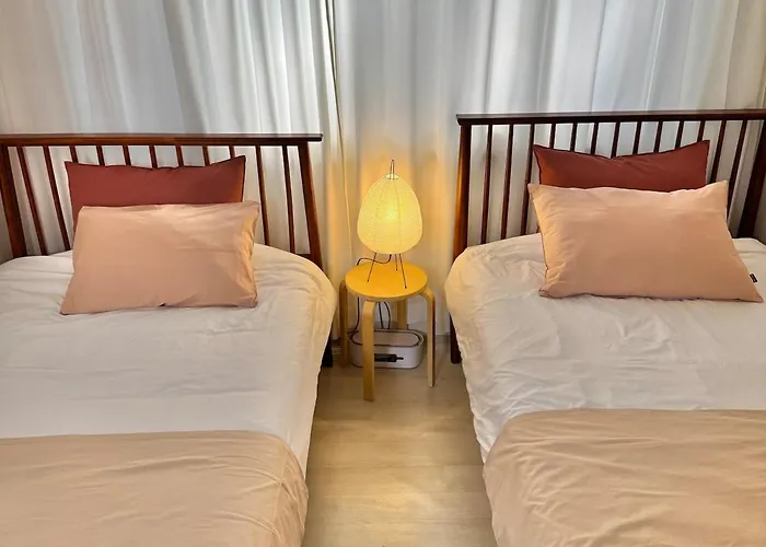 Two 2f, 3mins Hapjeong Station, 4beds Apartment *