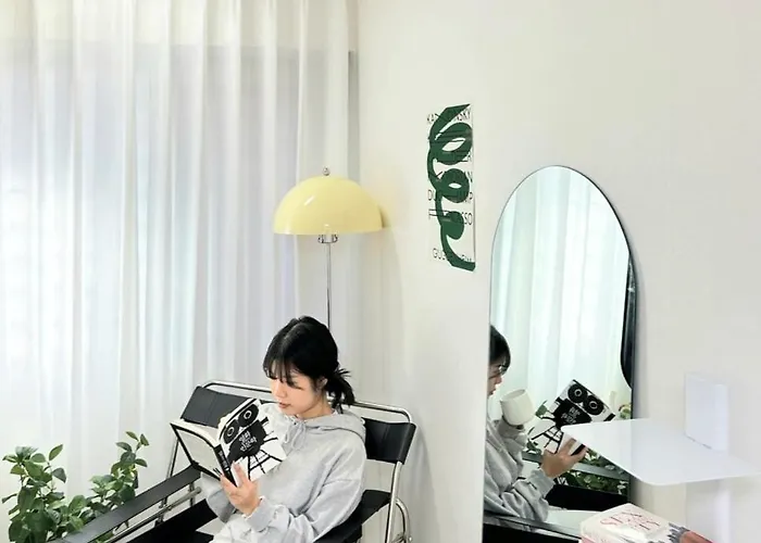 Apartment Two 2f, 3mins Hapjeong Station, 4beds Seoul