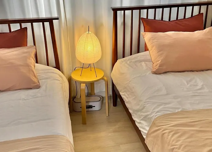 Apartment Two 2f, 3mins Hapjeong Station, 4beds *