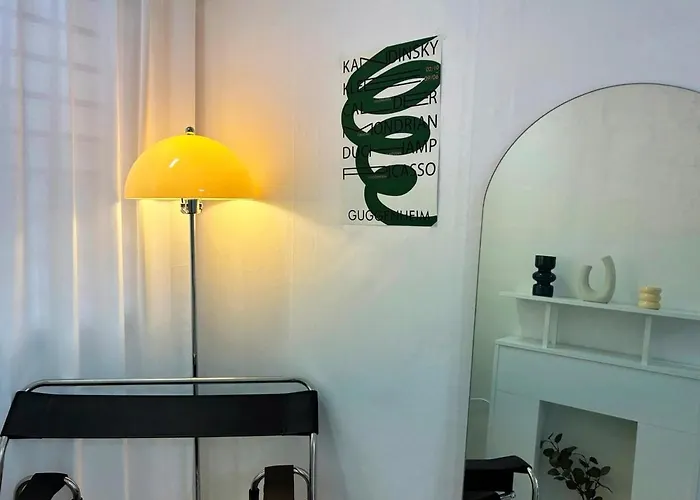 Two 2f, 3mins Hapjeong Station, 4beds Apartment Seoul