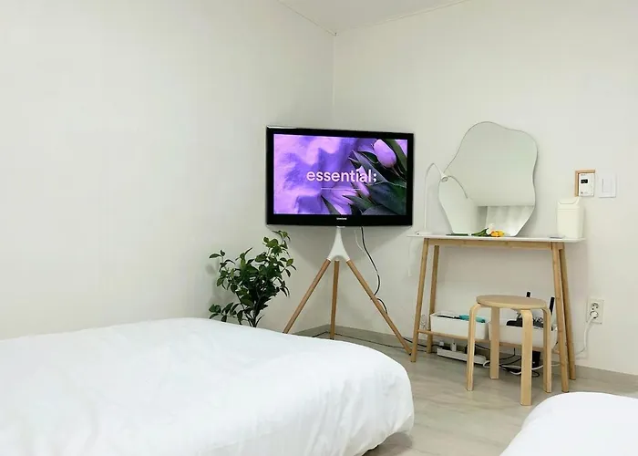 Two 2f, 3mins Hapjeong Station, 4beds Apartment *