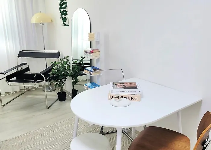 Apartment Two 2f, 3mins Hapjeong Station, 4beds