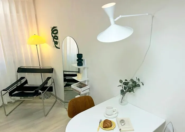 Apartment Two 2f, 3mins Hapjeong Station, 4beds Seoul